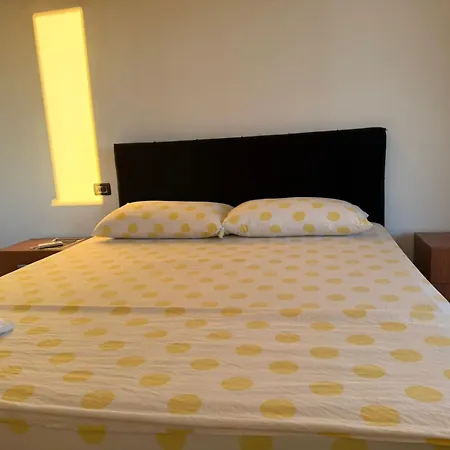 Aprtment Urbannest Apartment *