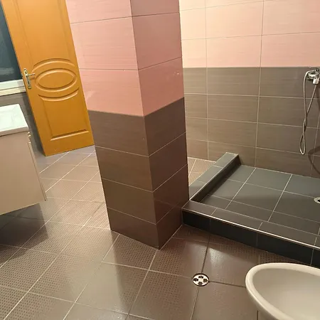 Aprtment Urbannest 아파트 *