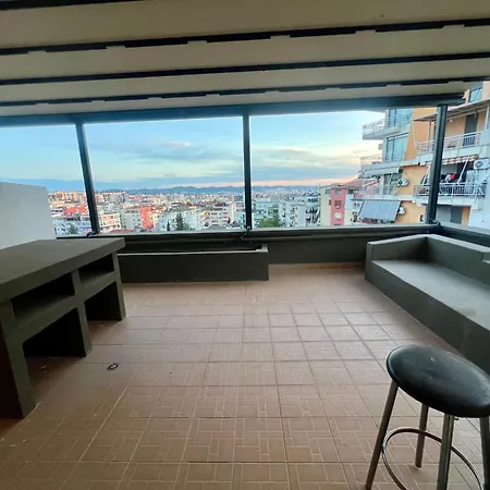 Aprtment Urbannest טיראנה