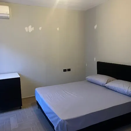 Aprtment Urbannest טיראנה