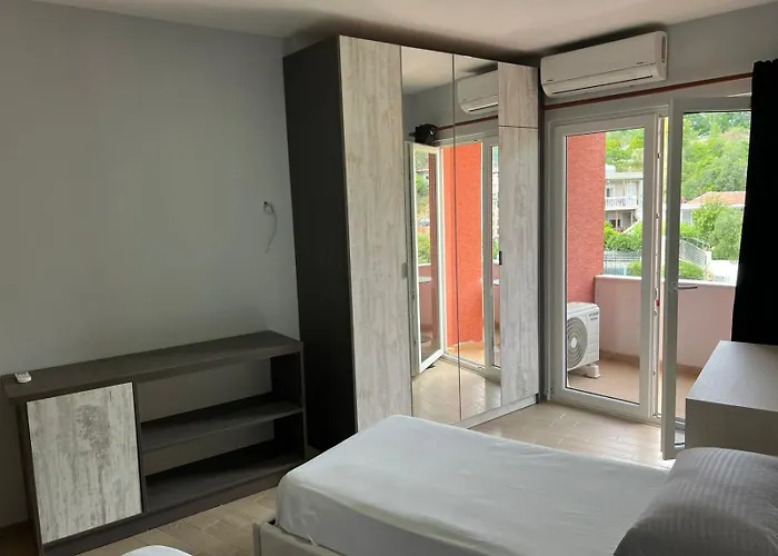 Aprtment Urbannest * Тирана